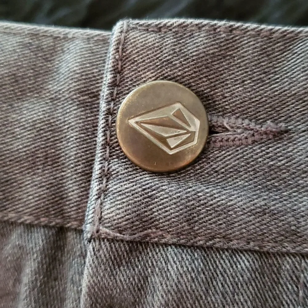 EUC Volcom Gray Men's Chino Shorts Sz 33